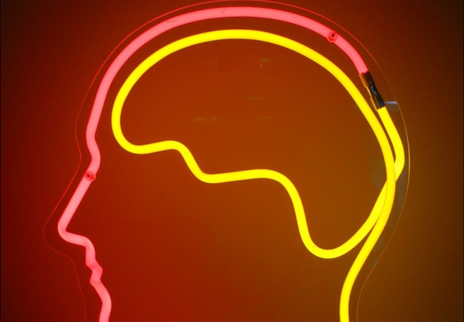 Cerebro con tratamiento TDCS, estimulacion transcraneal con corriente directa